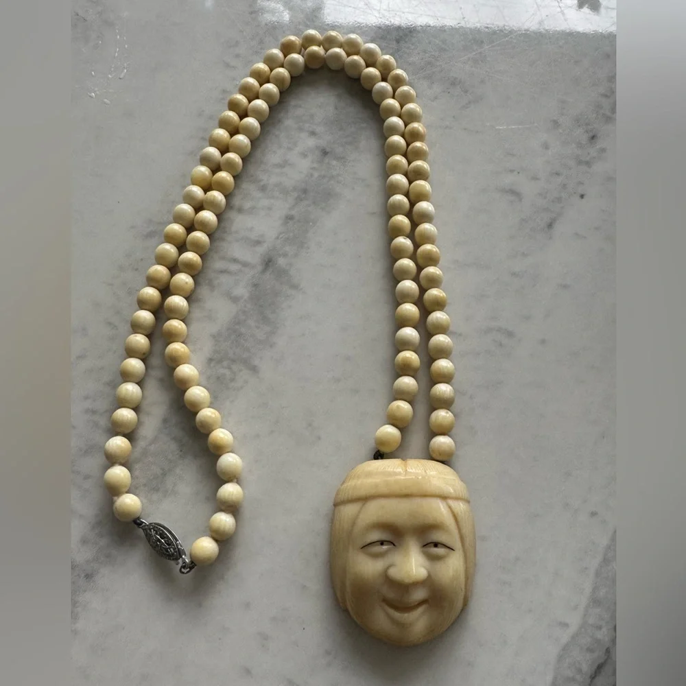 Vintage Japanese Hand-Carved Noh Okina Mask Necklace - Signed Artist Piece - Picture 2 of 5